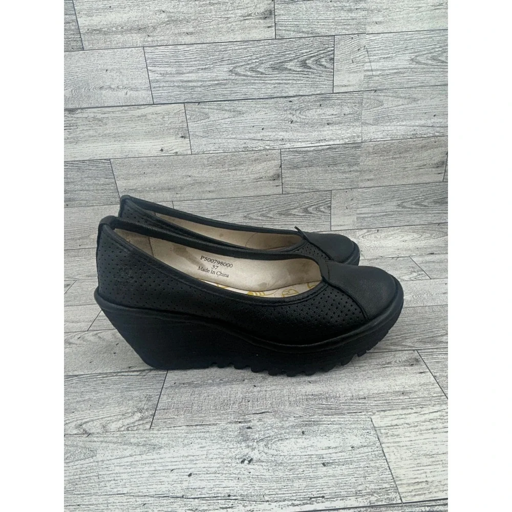 FLY LONDON Black Leather Perforated Wedge Ballet Flats‎ Women Size 37 P500798000